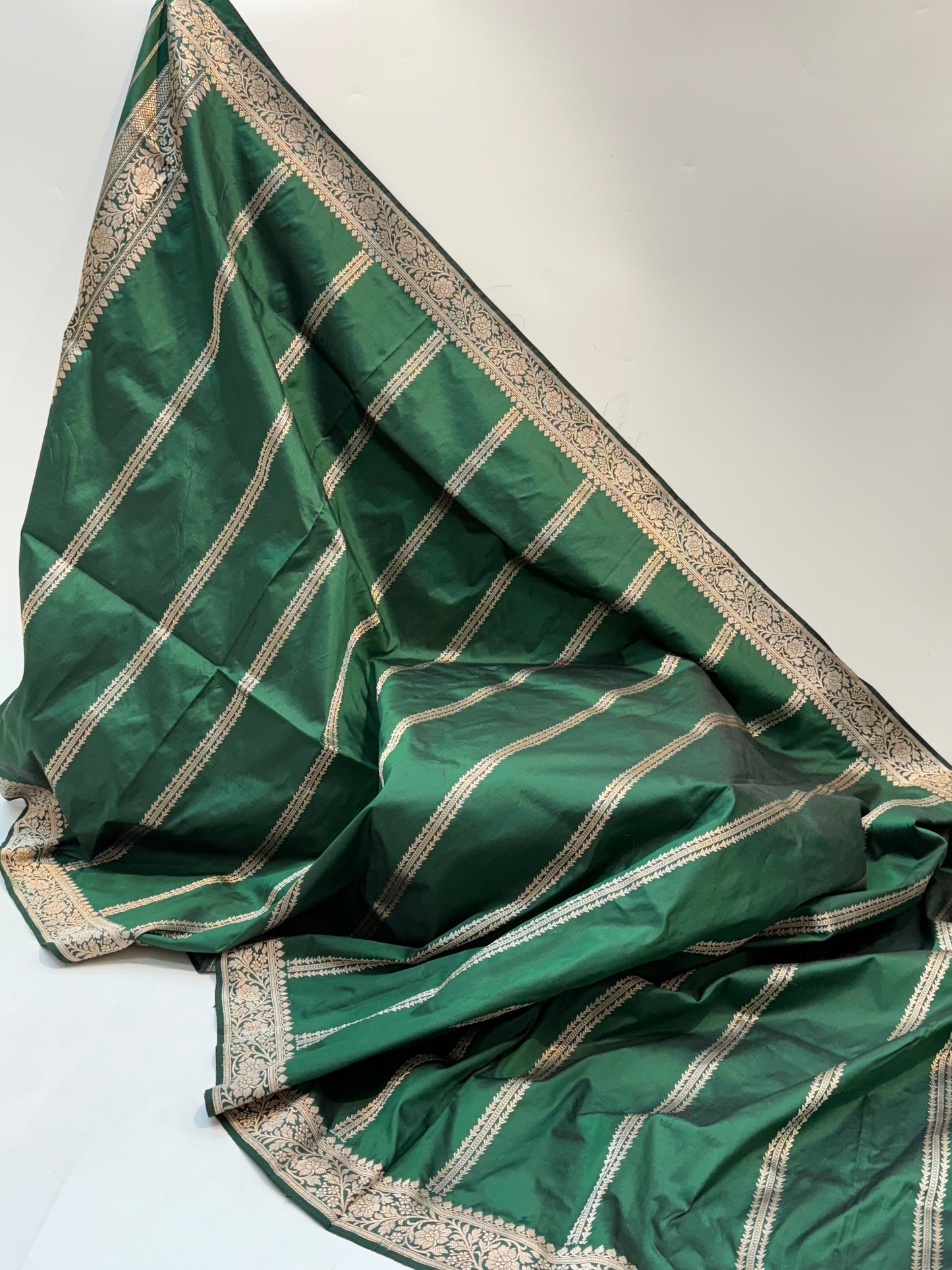 Hnadwoven Emerlad Green Color Katan Suit Set