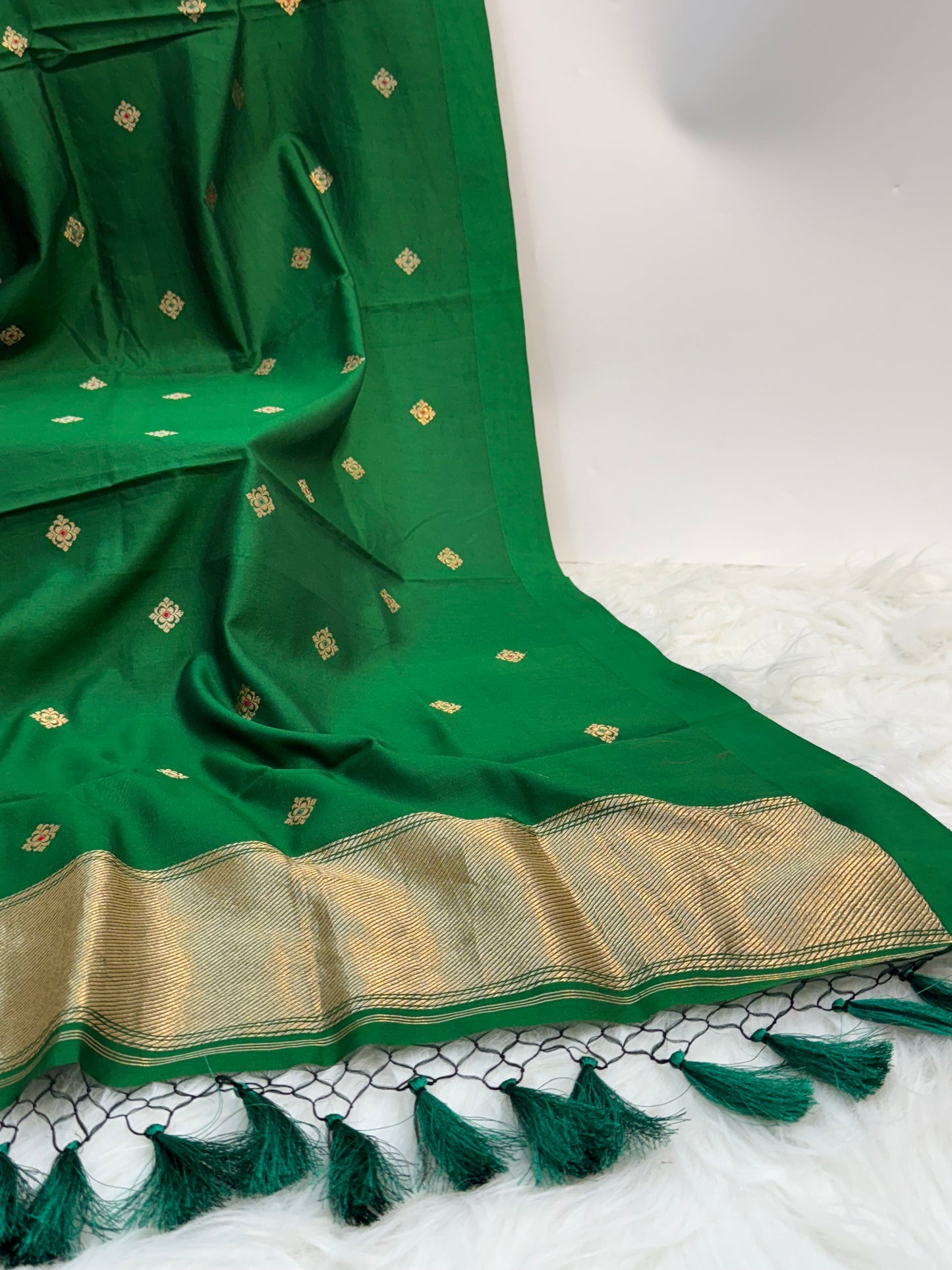 HANDWOVEN BOTTLE GREEN DUPATTA