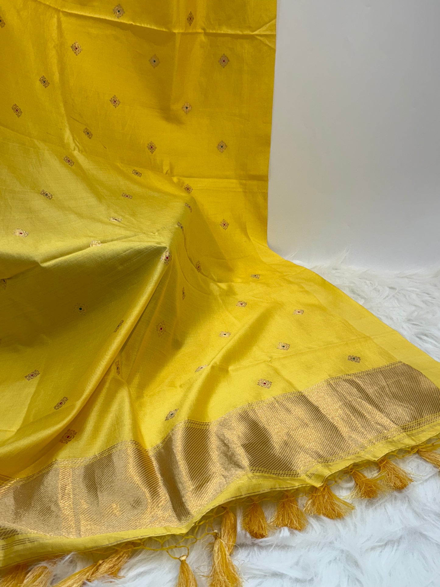 HANDWOVEN YELLOW COLOR SPUN SILK DUPATTA