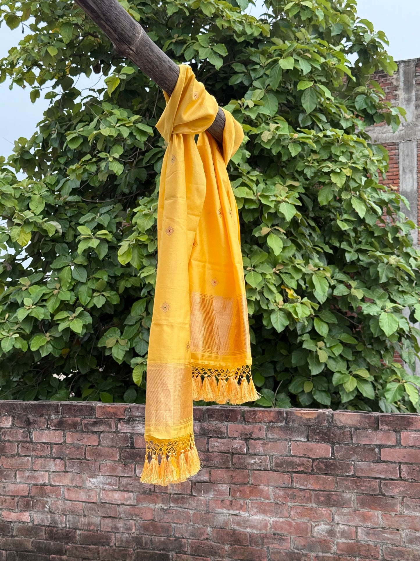 HANDWOVEN YELLOW COLOR SPUN SILK DUPATTA