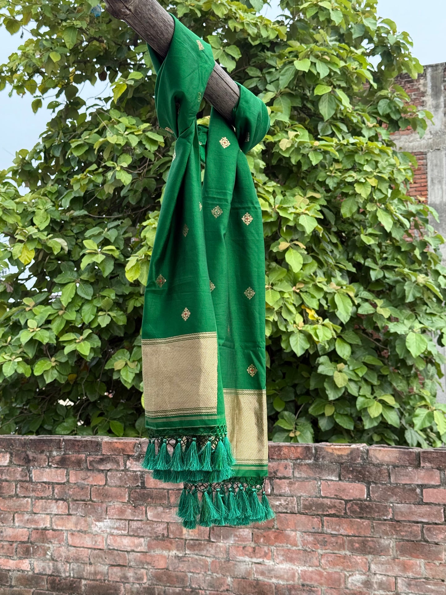 HANDWOVEN BOTTLE GREEN DUPATTA