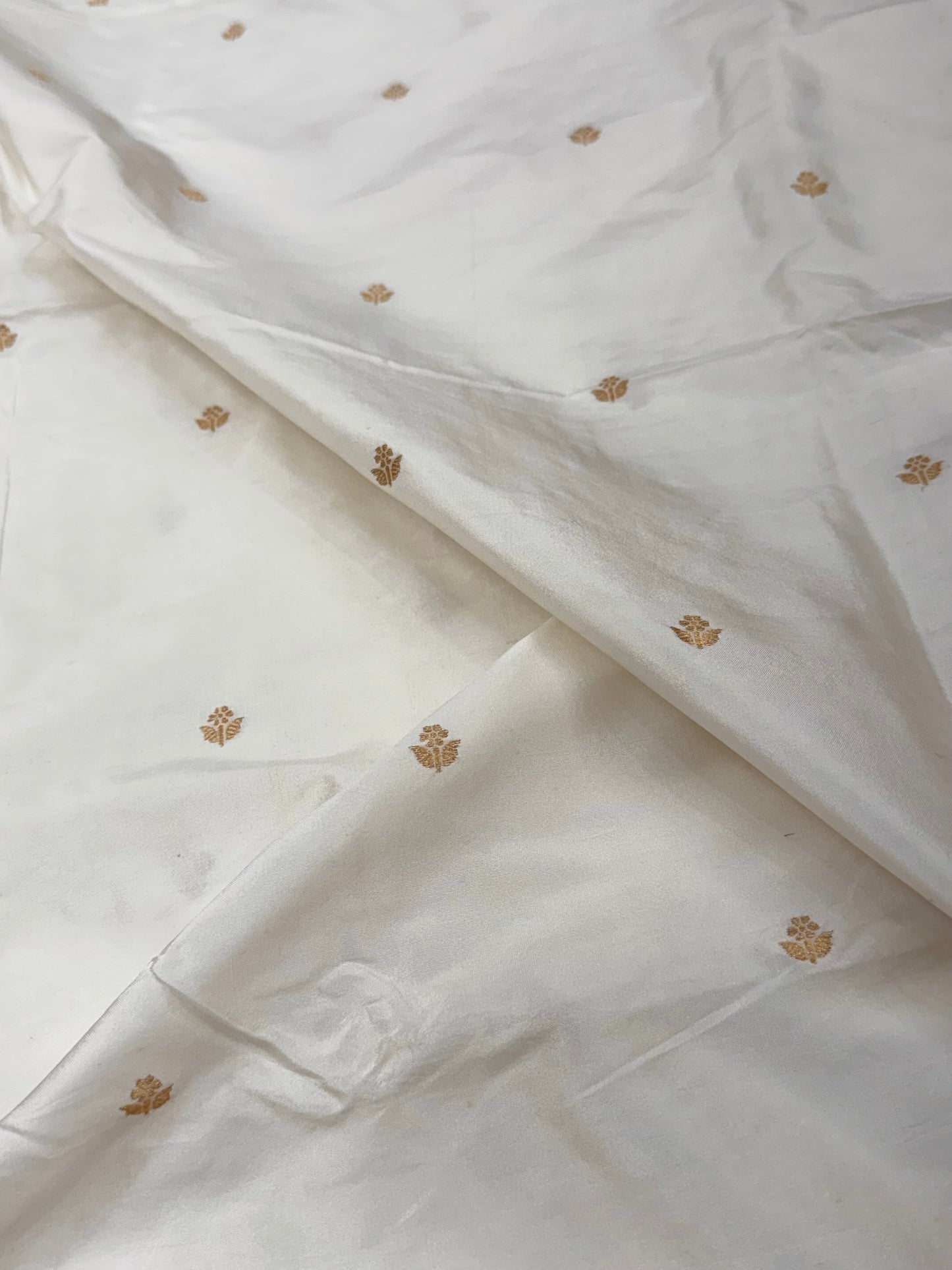 Handwoven White Colour Chinya Silk Fabrics
