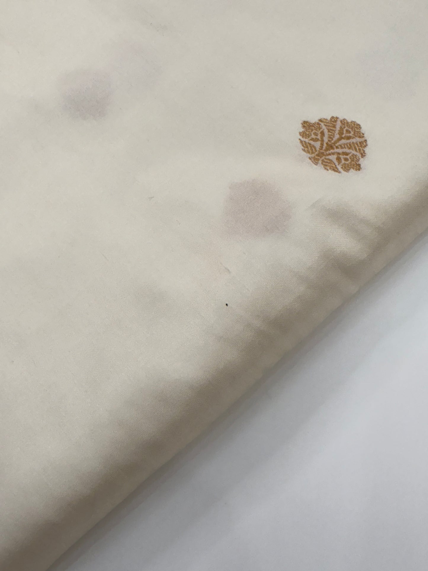 Handwoven White Color Chinya Silk Fabrics