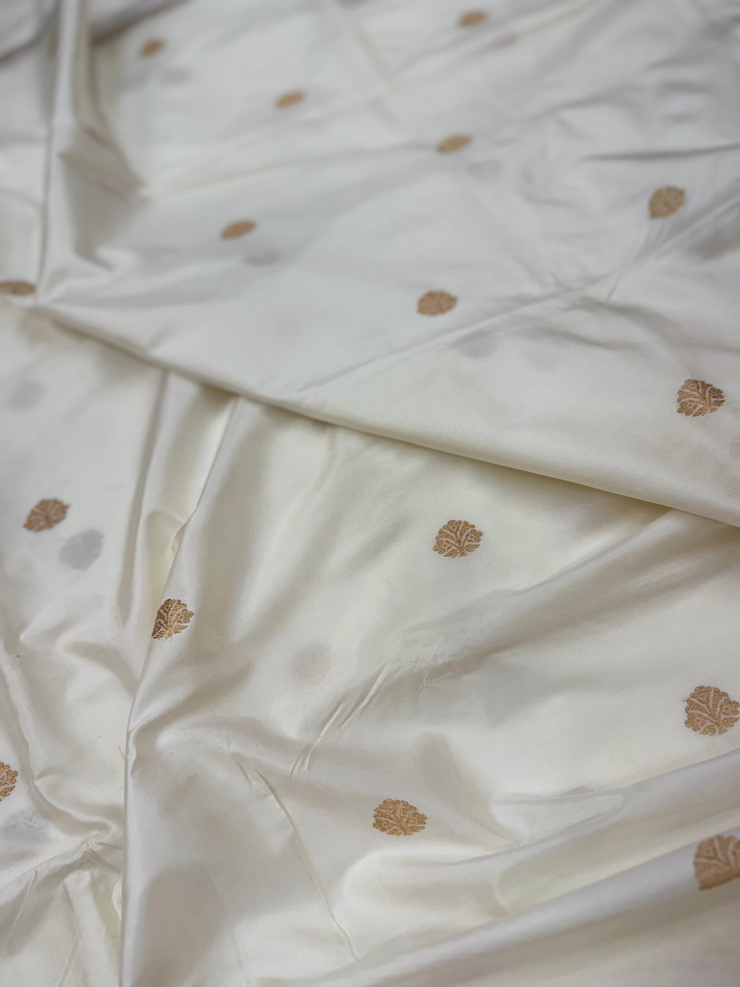 Handwoven White Color Chinya Silk Fabrics