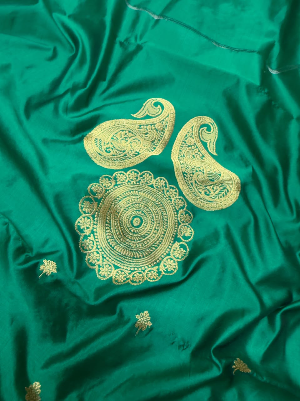 Handwoven Pure Katan Silk Emerald green Colour Cot Set
