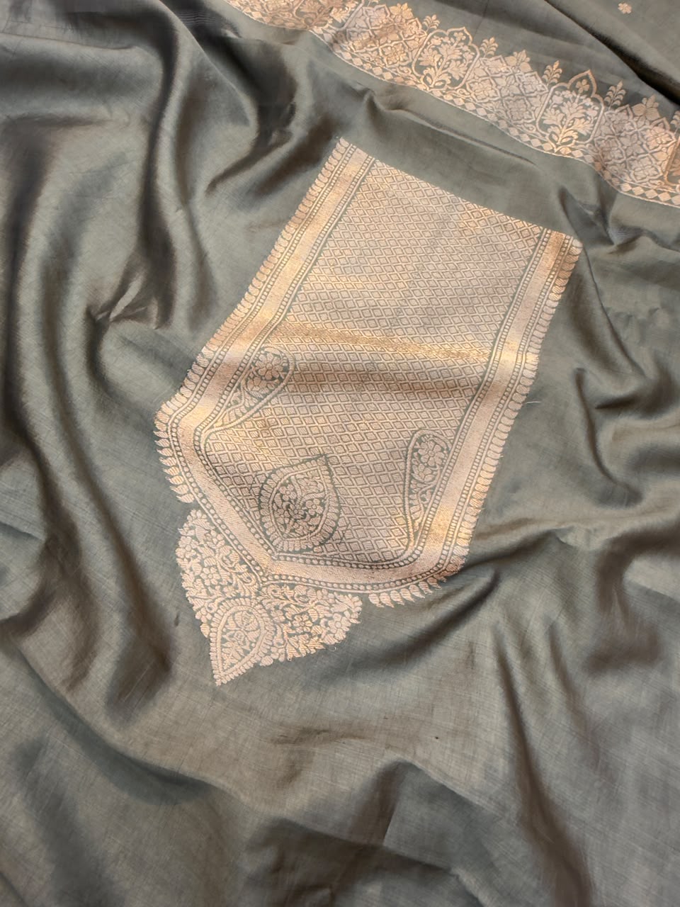Handwoven Pure Katan Silk Greenish Gray Colour Cot Set